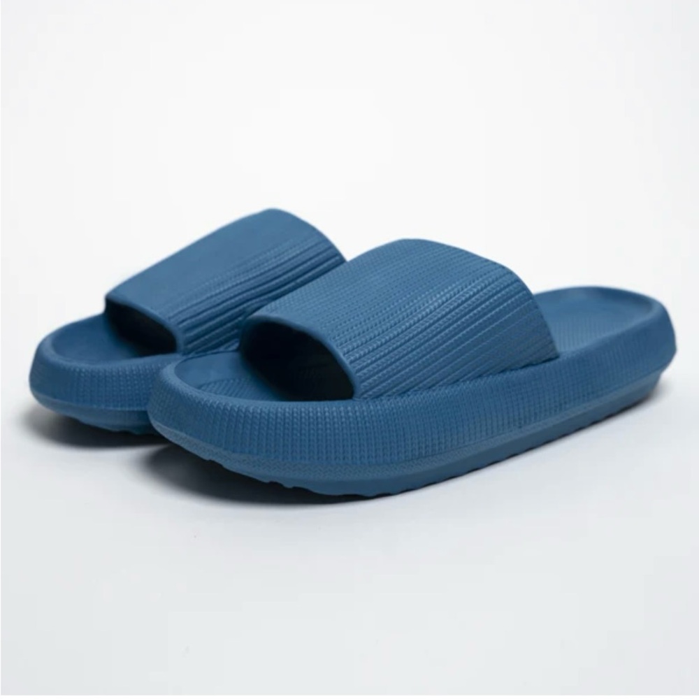 NEW The Cloudies Original Ergonomically Designed Slippers Sandals 44-45 Blue